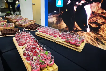 Desserts im Glas und Brownies am Messestand